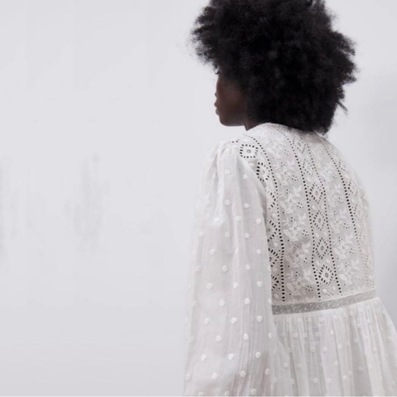 Zara Shana dress in white with long sleeve
Cotton/ embroidered - Picture 3 of 4